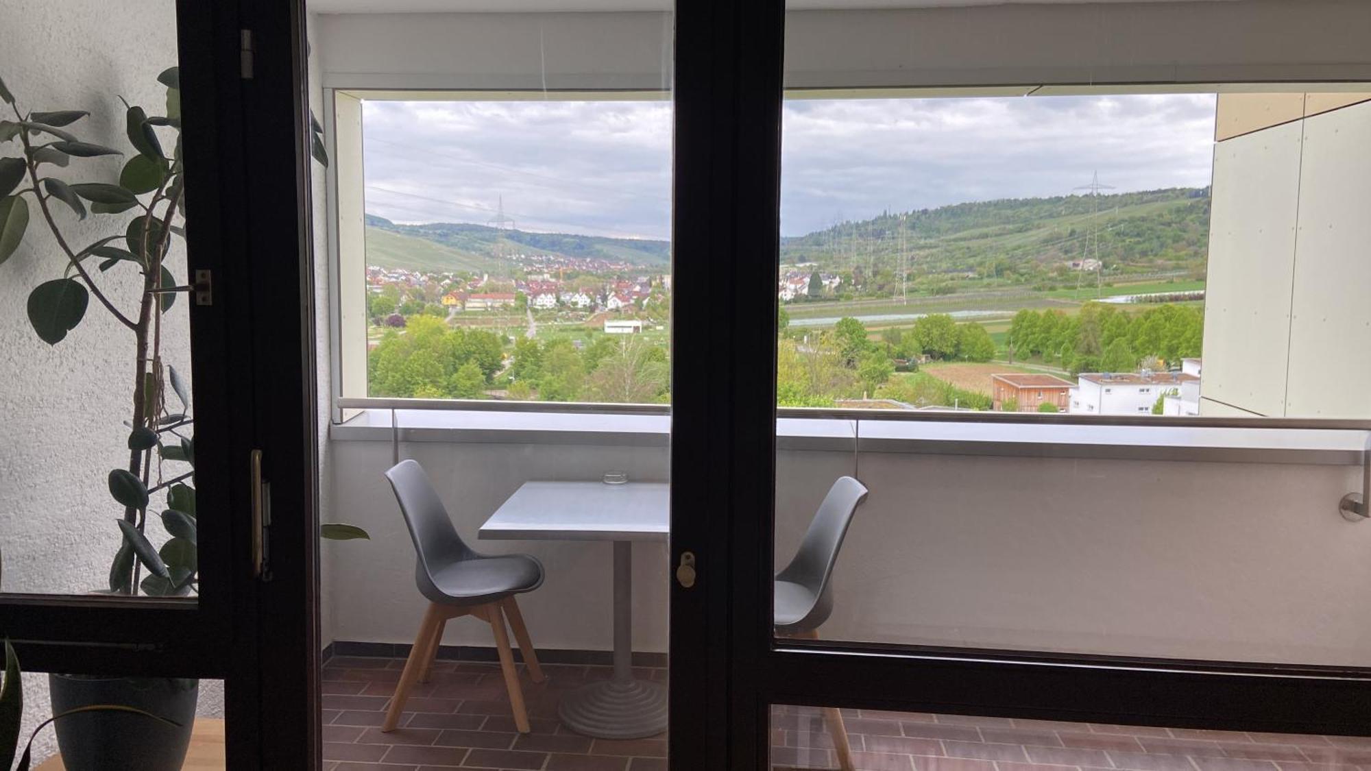 Freshly Renovated Studio Apartment - Top Location In Weinstadt Exteriör bild
