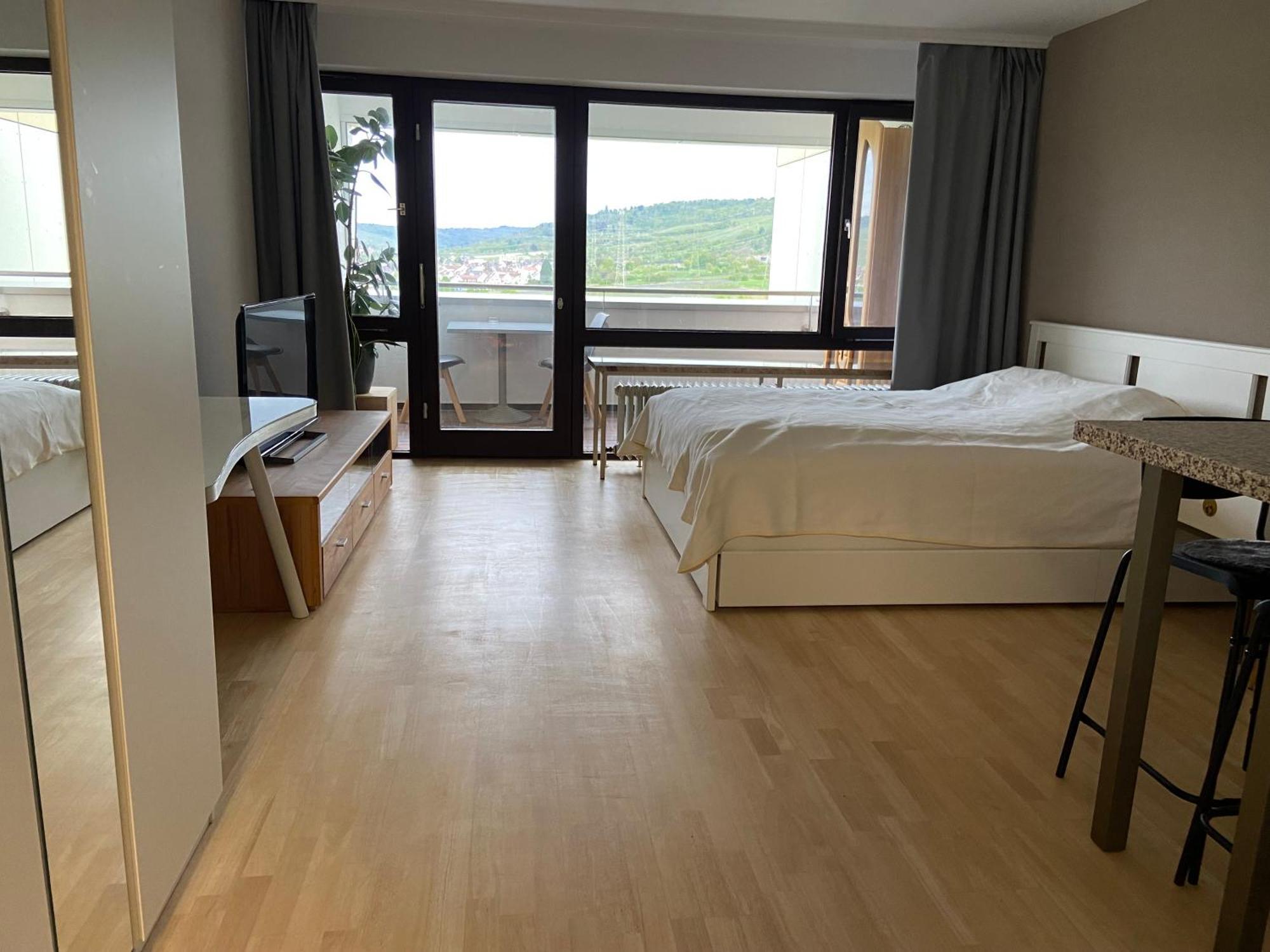 Freshly Renovated Studio Apartment - Top Location In Weinstadt Exteriör bild